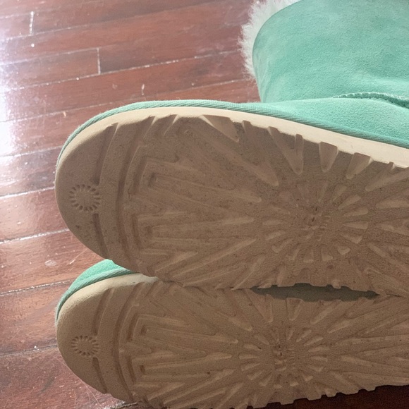 Authentic kids UGG Bailey Bow size 1. Aqua Blue. - Picture 4 of 5
